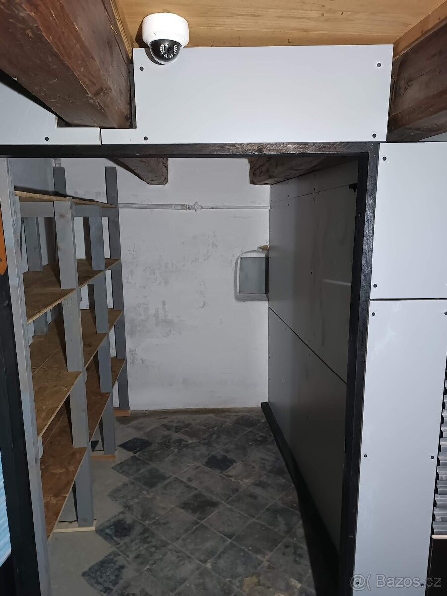 Garáže, Březina, 682 01