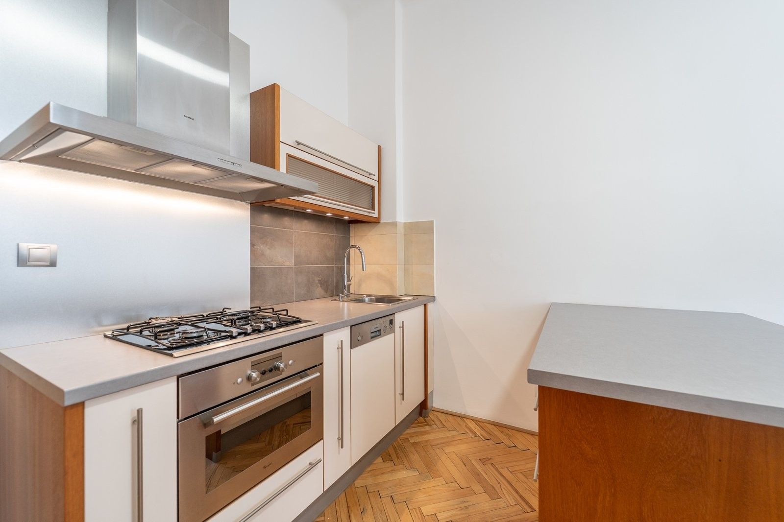 3+kk, Slovinská, Praha, 75 m²