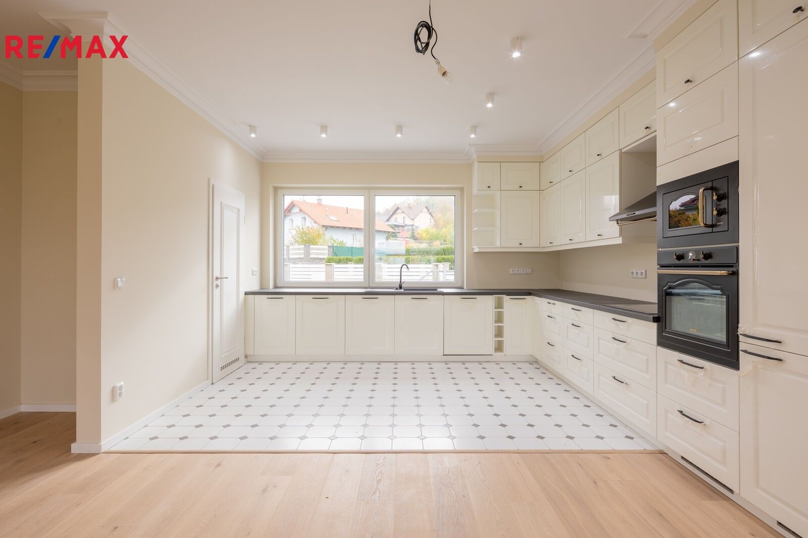 Prodej rodinný dům - Jenišov, 178 m²