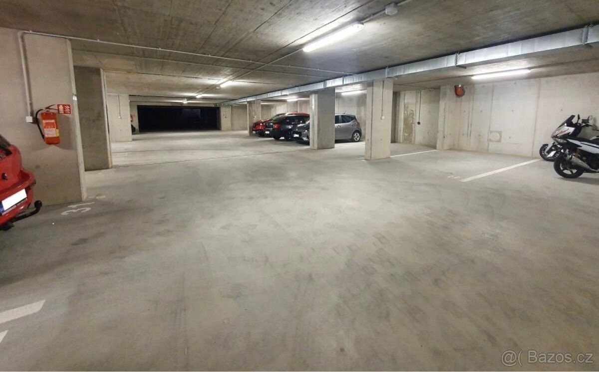 Garáže, Pardubice, 530 02