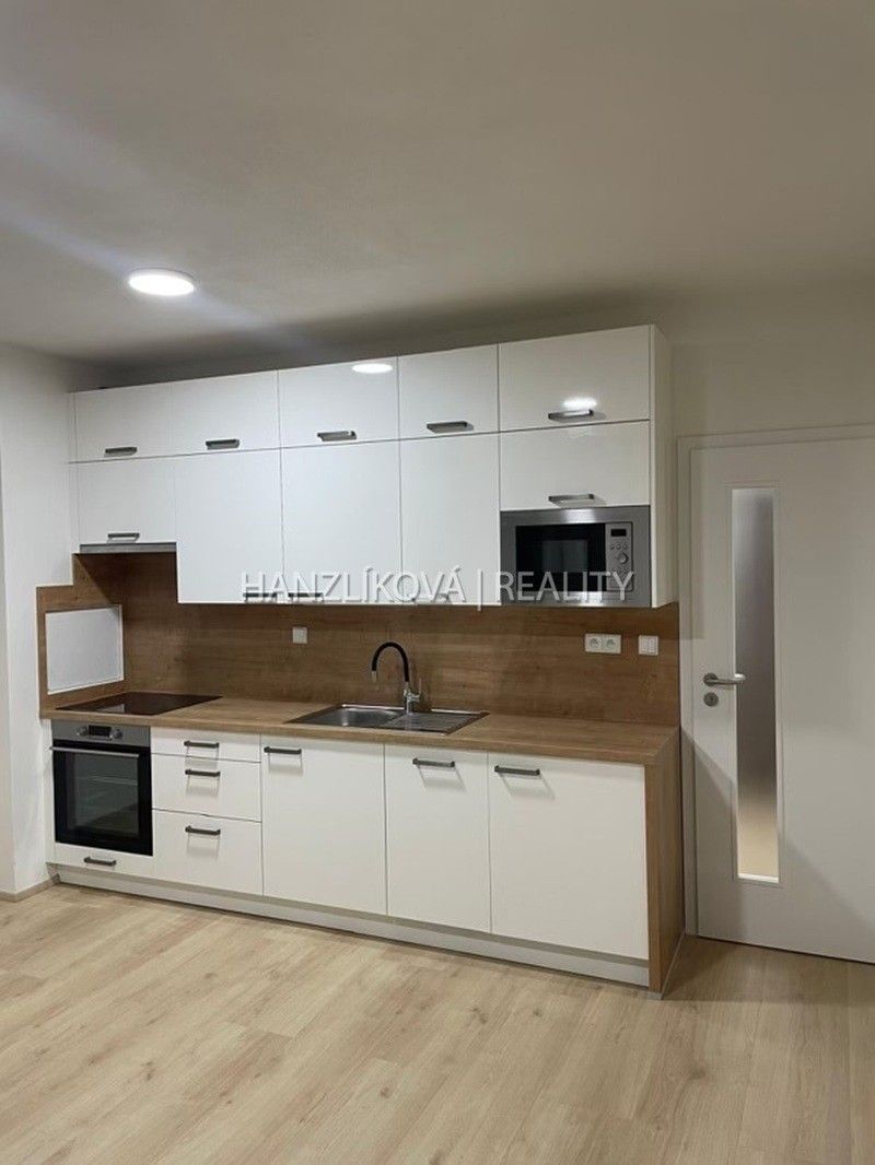 1+kk, Dobrovodská, České Budějovice, 32 m²