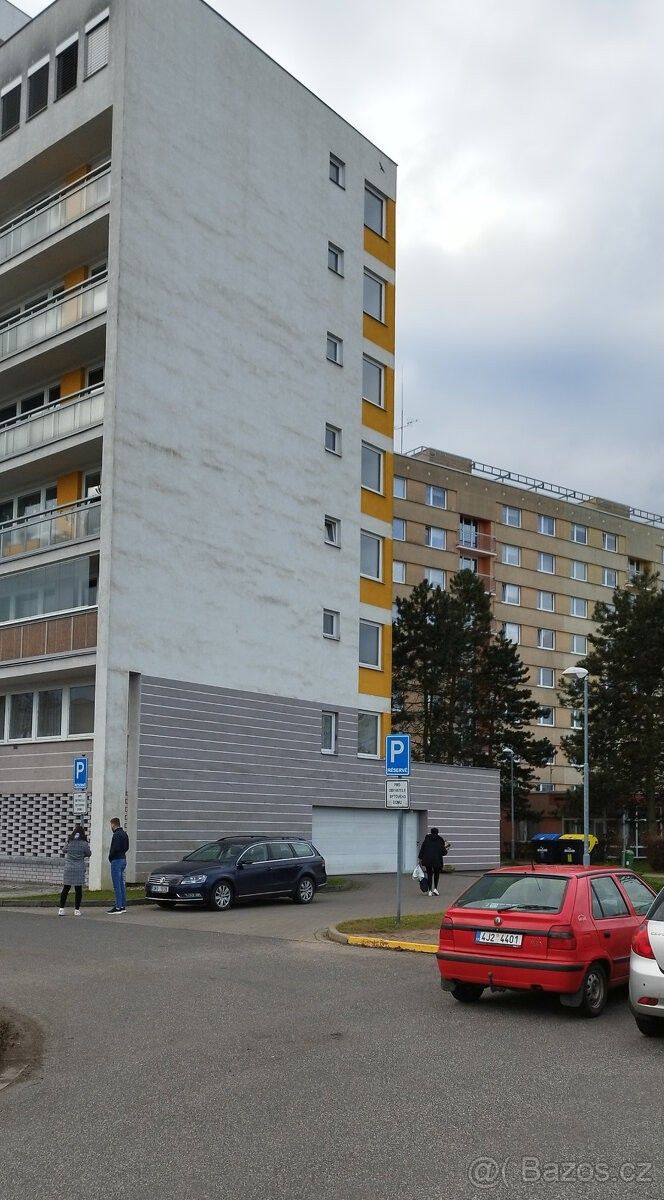 Garáže, Hradec Králové, 500 12