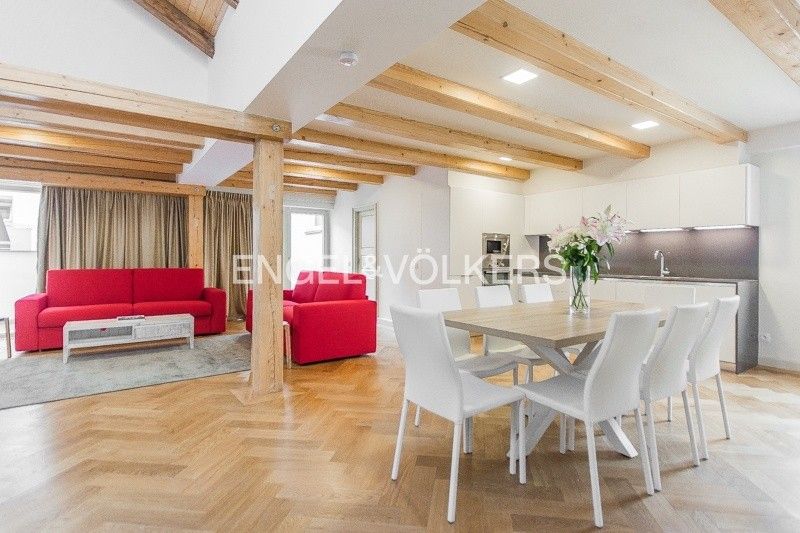 3+kk, Bolzanova, Praha, 133 m²