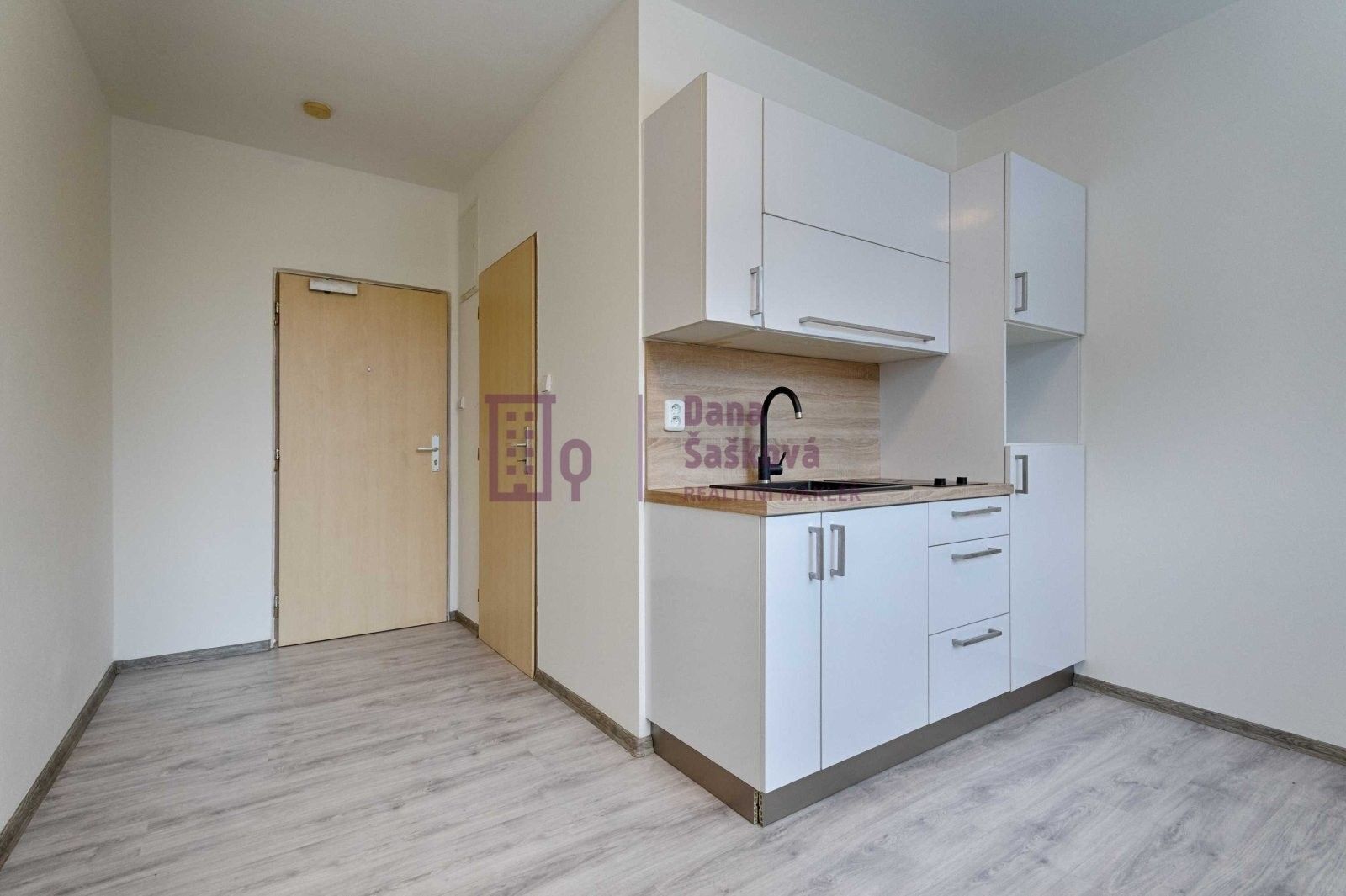 1+kk, sídliště Vajgar, Jindřichův Hradec, 16 m²