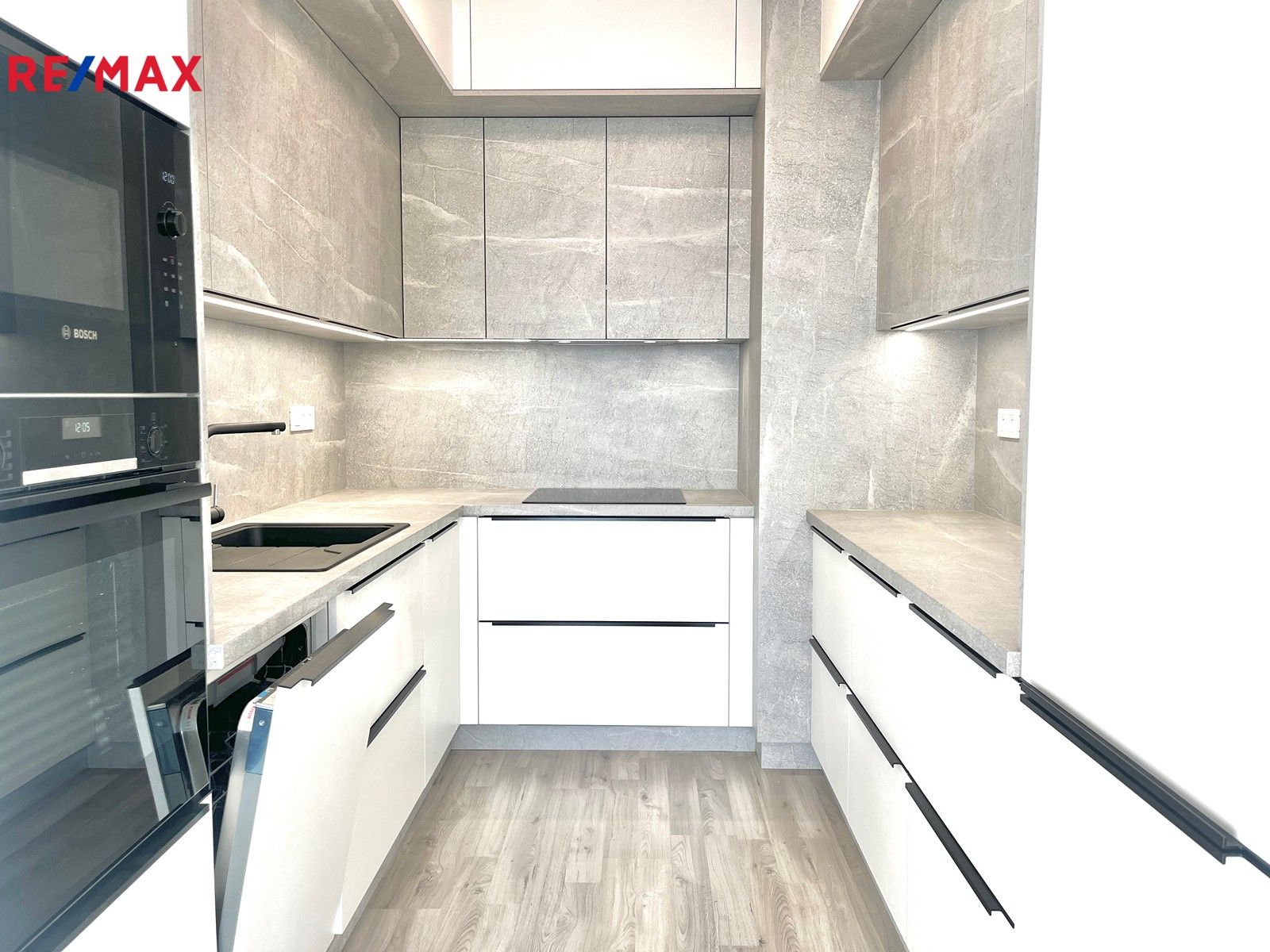 Pronájem byt 2+kk - Vrbenská, České Budějovice, 58 m²