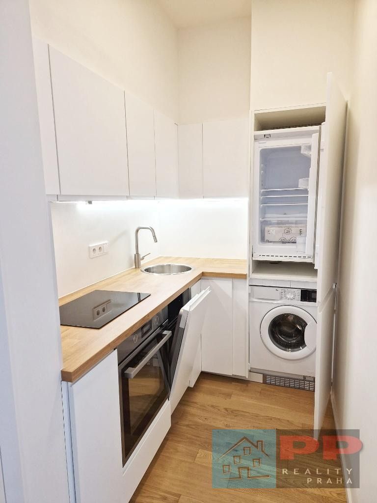 Pronájem byt 1+kk - U průhonu, Praha, 35 m²