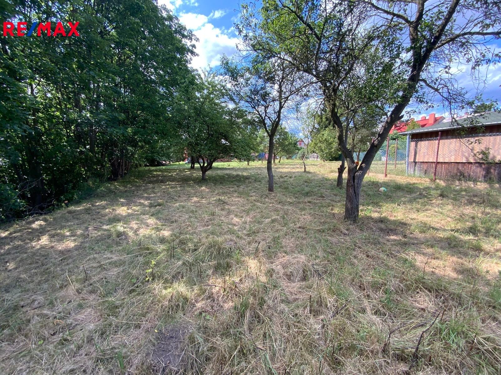 Prodej pozemek pro bydlení - Ostrov, 2 m²