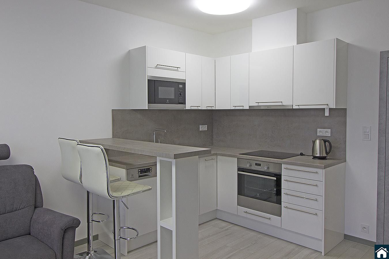 Pronájem byt 2+kk - Holýšovská, Praha, 47 m²