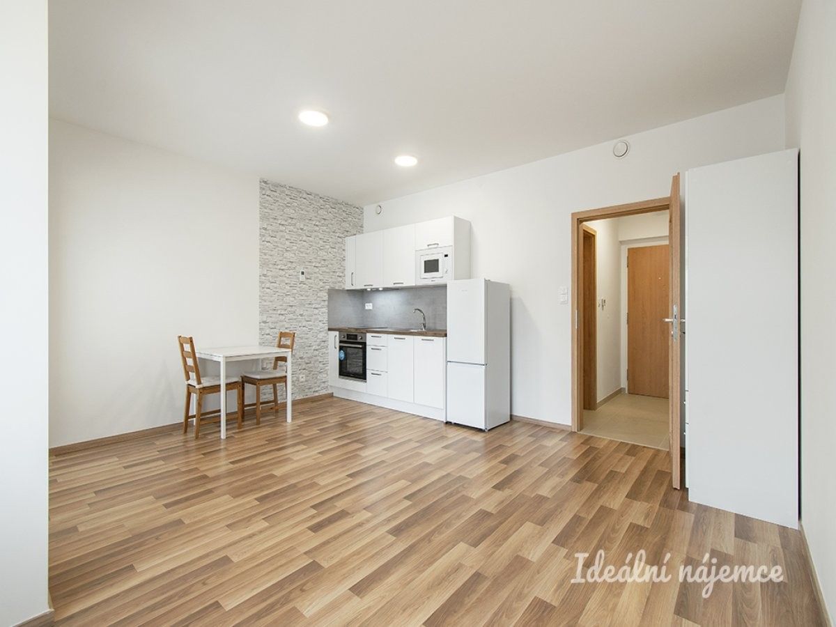 1+kk, Ke kříži, Praha, 33 m²