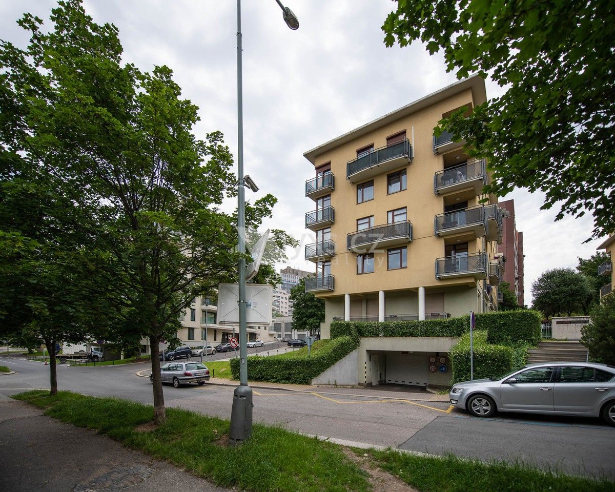 Garáže, Pod Děkankou, Praha, 16 m²