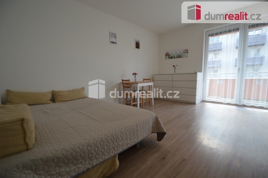 Pronájem byt 1+kk - Toufarova, Praha, 40 m²