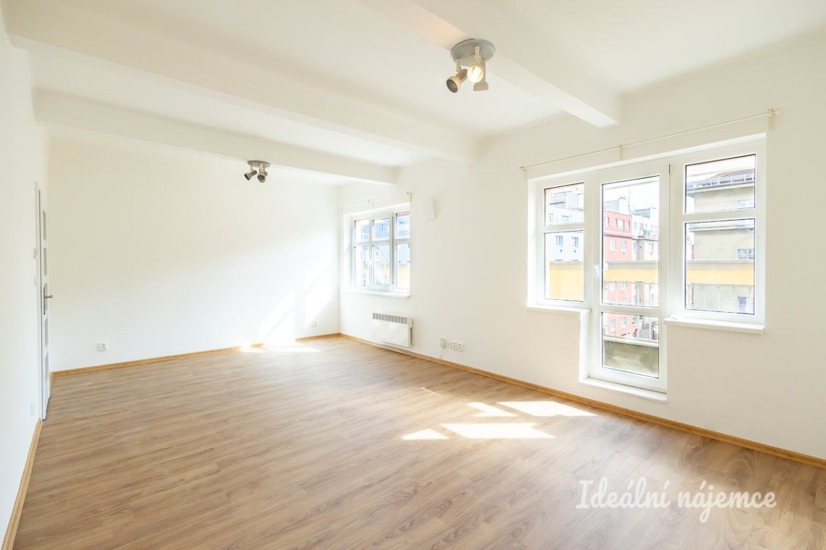 Pronájem byt 2+kk - Koněvova, Praha, 41 m²