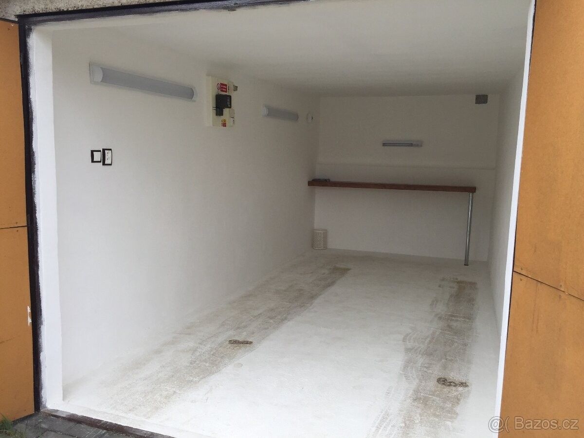 Garáže, Brno, 635 00