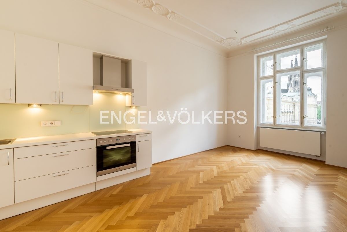 3+kk, Římská, Praha, 85 m²