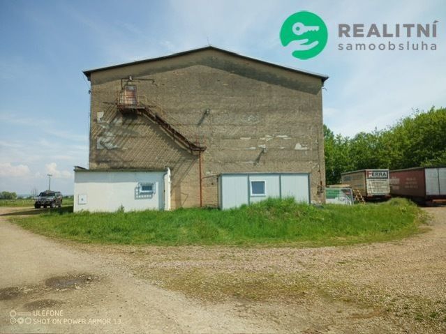 Sklady, Dašice, 2 500 m²