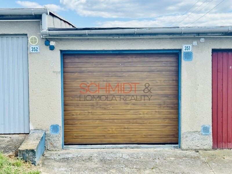 Garáže, Hustopeče u Brna, 693 01