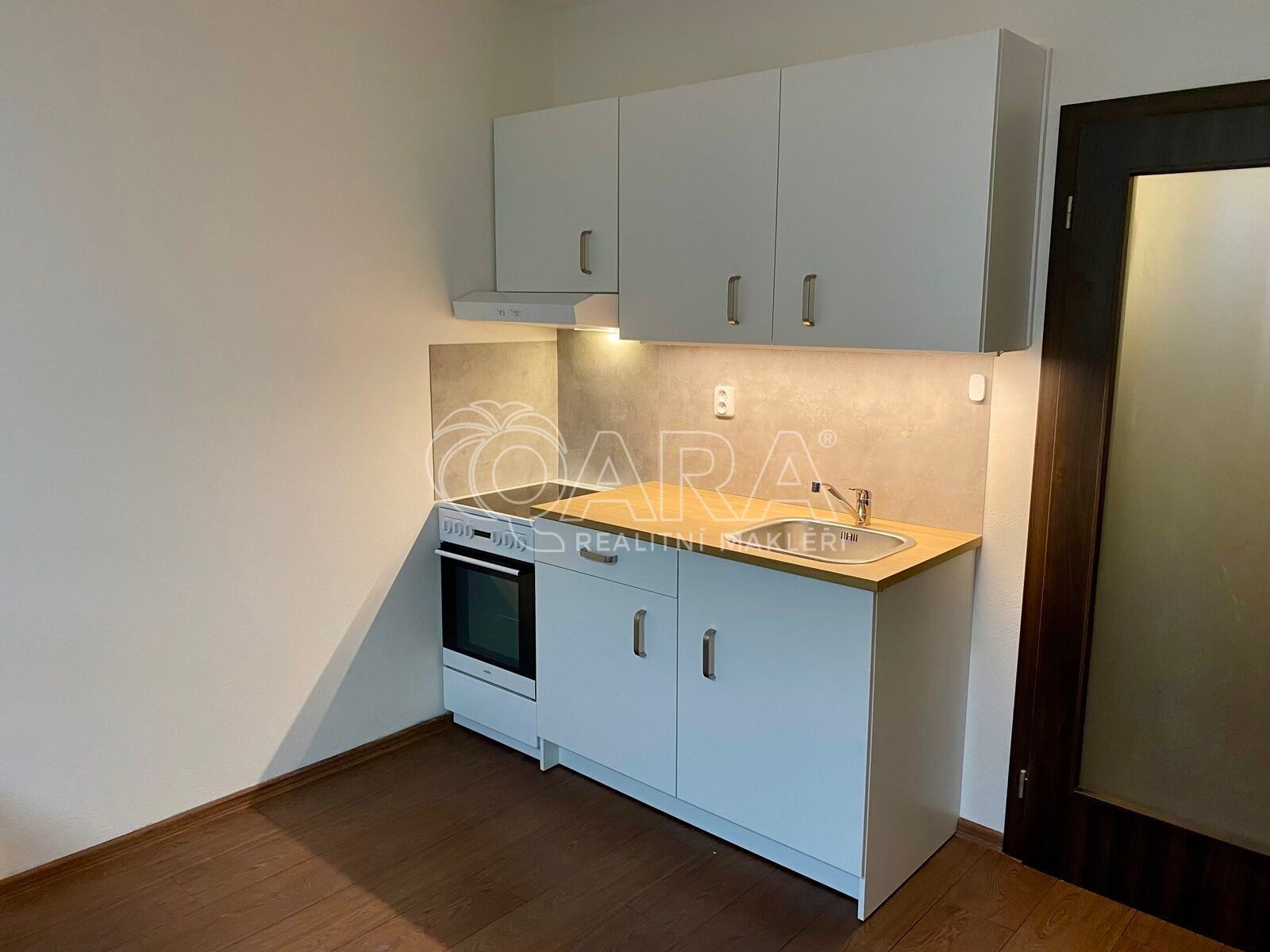 Pronájem byt 1+kk - Pod lysinami, Praha, 29 m²