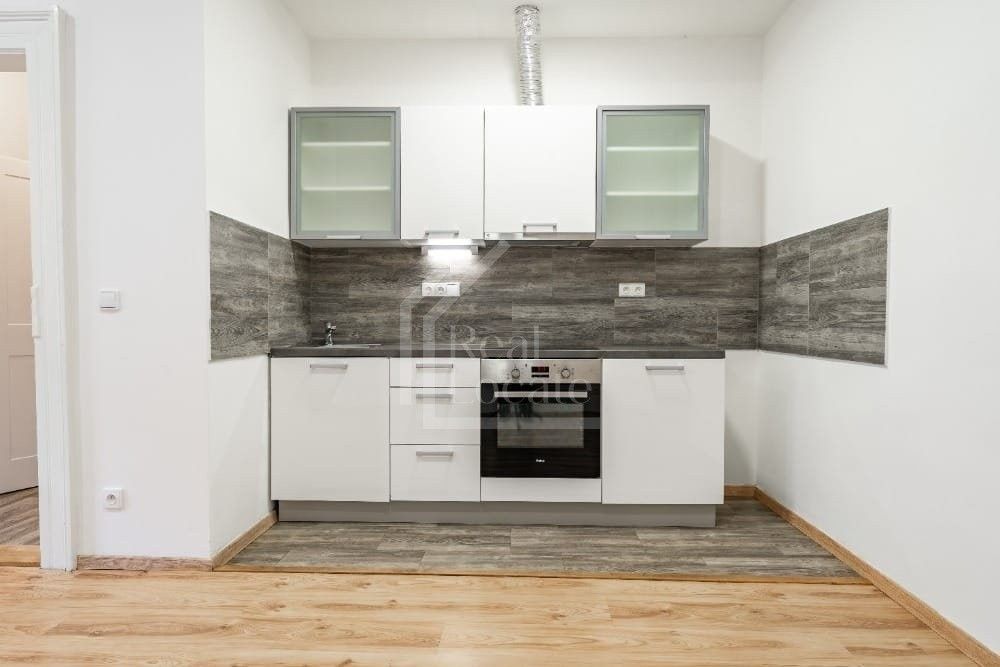 1+1, Oldřichova, Praha, 48 m²