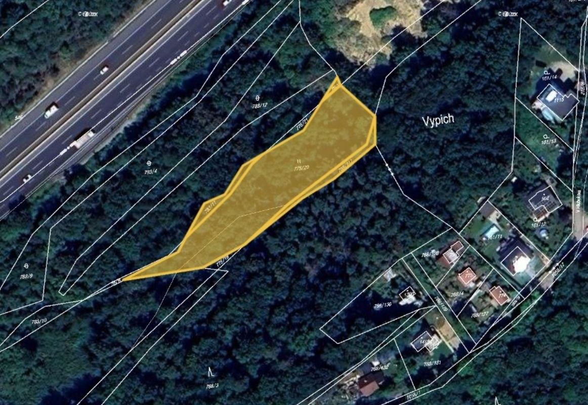 Louky, Nučice, 3 021 m²