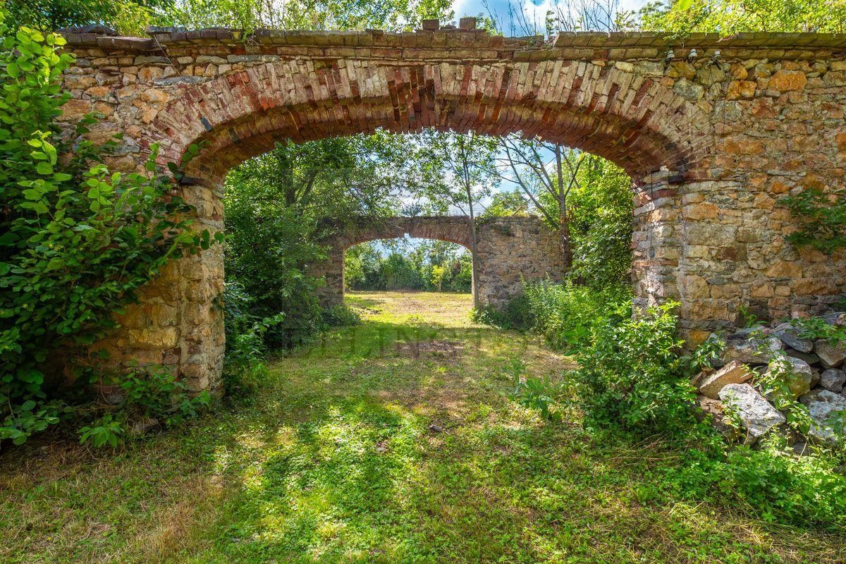 Prodej rodinný dům - Vinařice, 530 m²