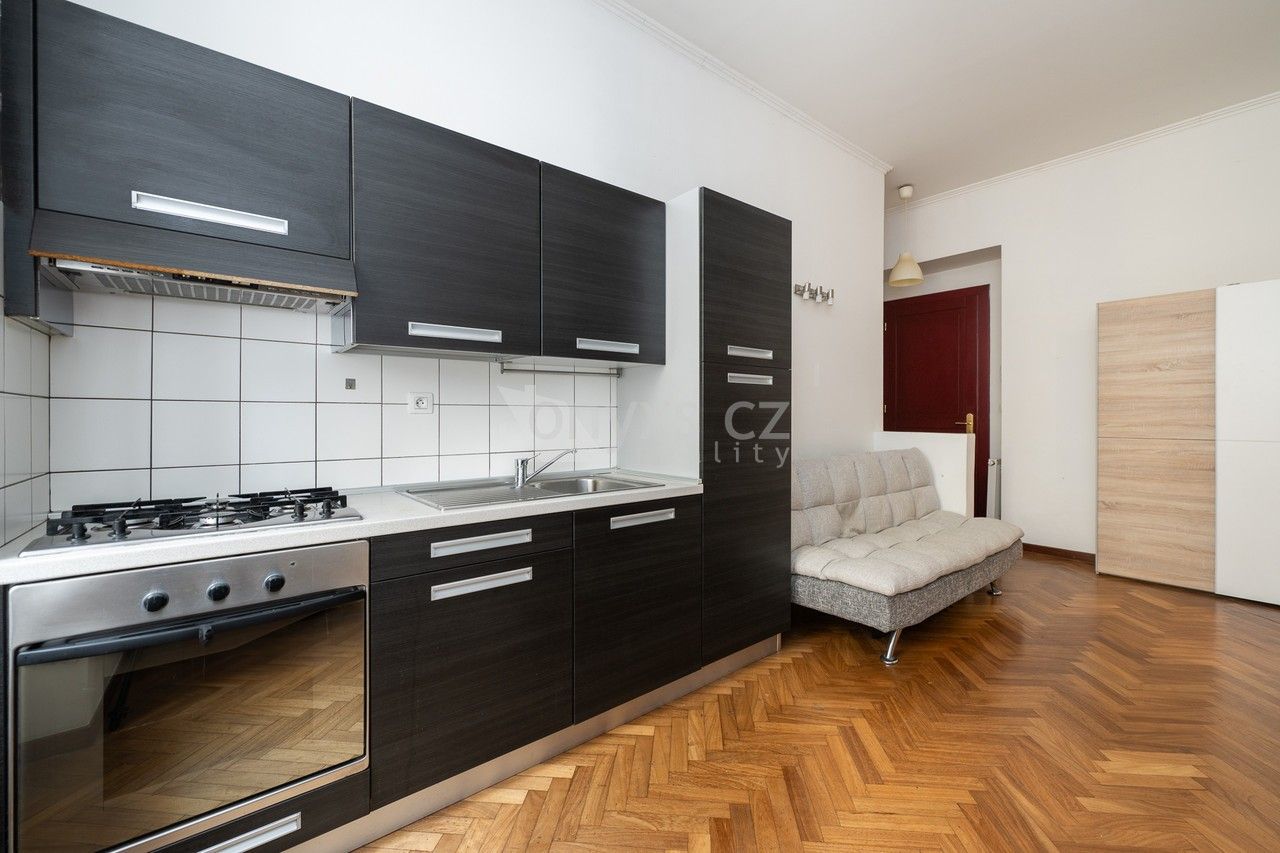 Pronájem byt 1+1 - Koubkova, Praha, 31 m²