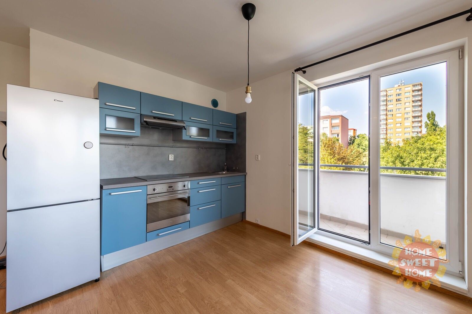 Pronájem byt 1+kk - Mikanova, Praha, 43 m²