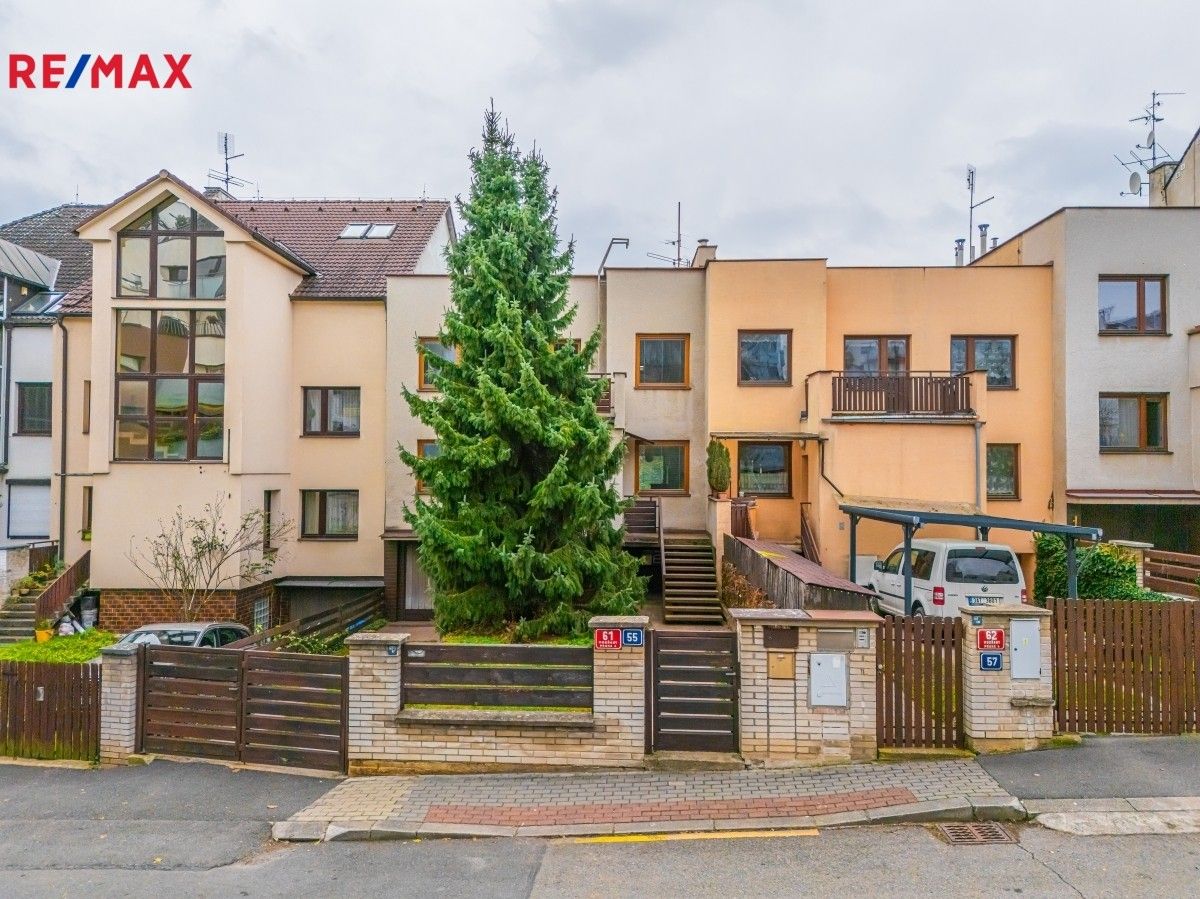 Rodinné domy, K dolům, Praha, 390 m²