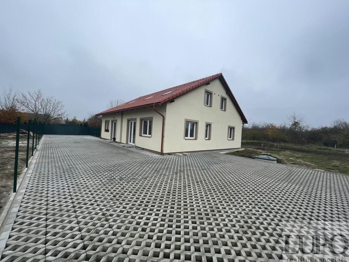 Prodej rodinný dům - Spojovací, Úžice, 128 m²