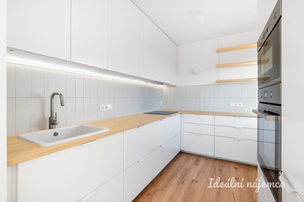 3+kk, Na rolích, Praha, 77 m²