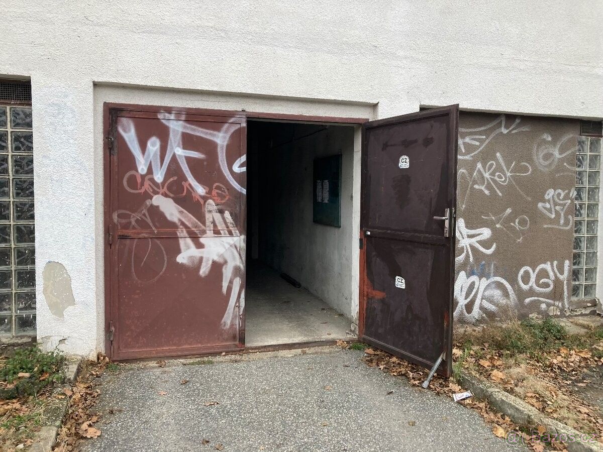 Garáže, Brno, 628 00