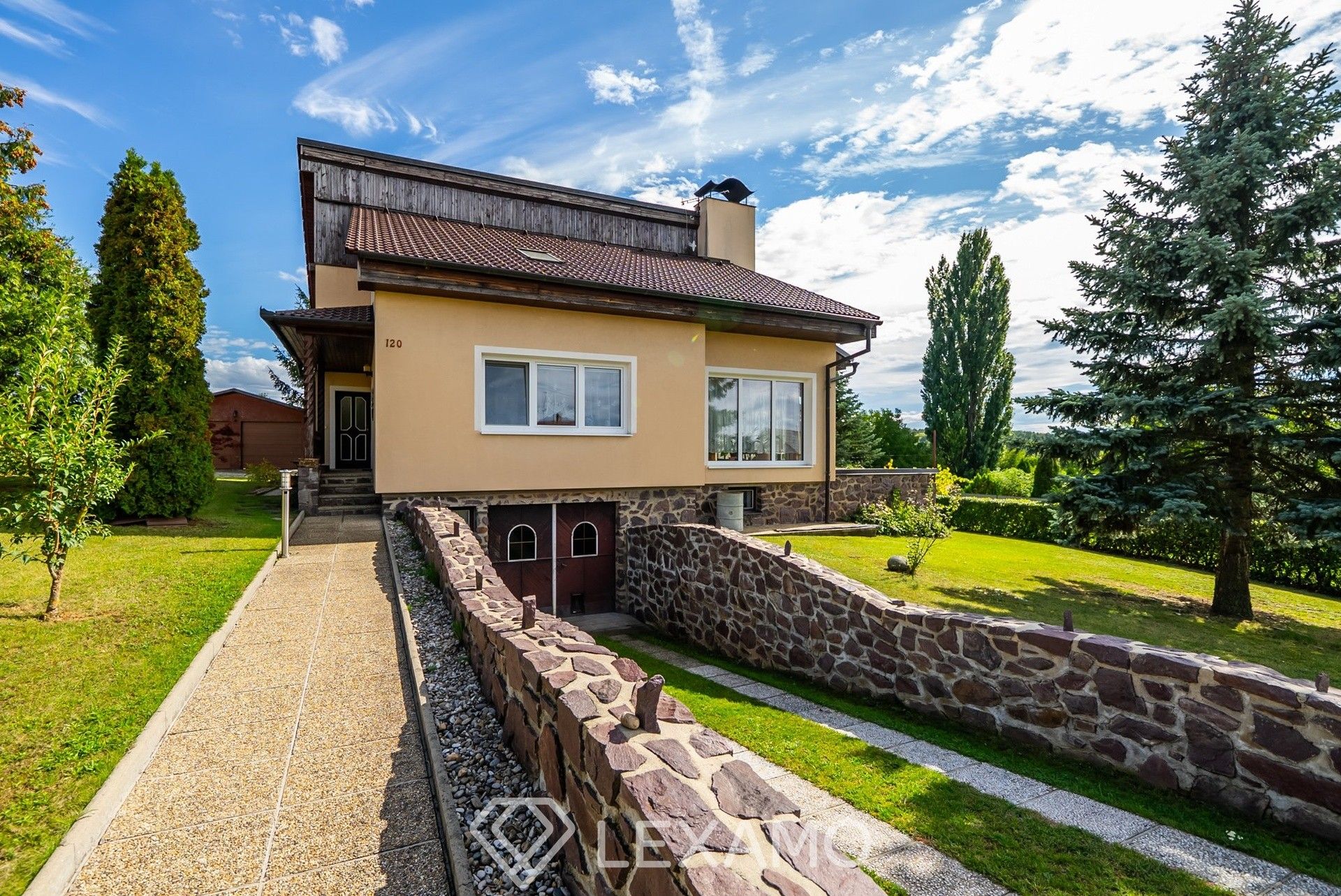 Rodinné domy, Slatina, 270 m²