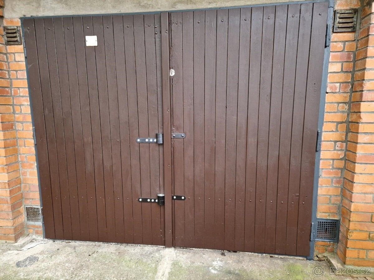 Garáže, Březnice, 760 01