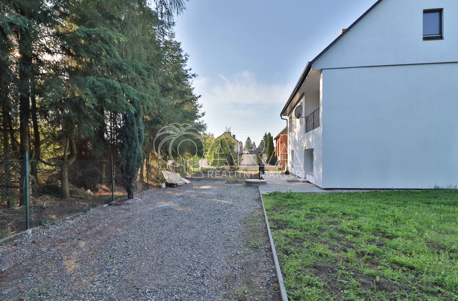 Pronájem rodinný dům - Hradešín, 320 m²