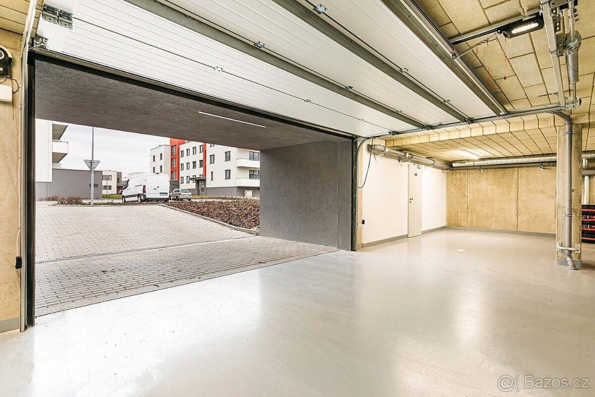 Garáže, Slavkov u Brna, 684 01