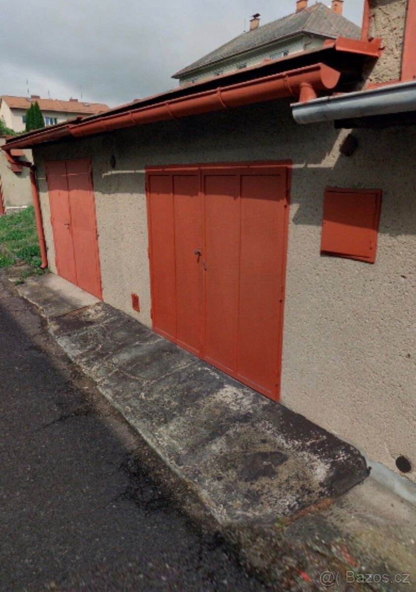 Garáže, Police nad Metují, 549 54