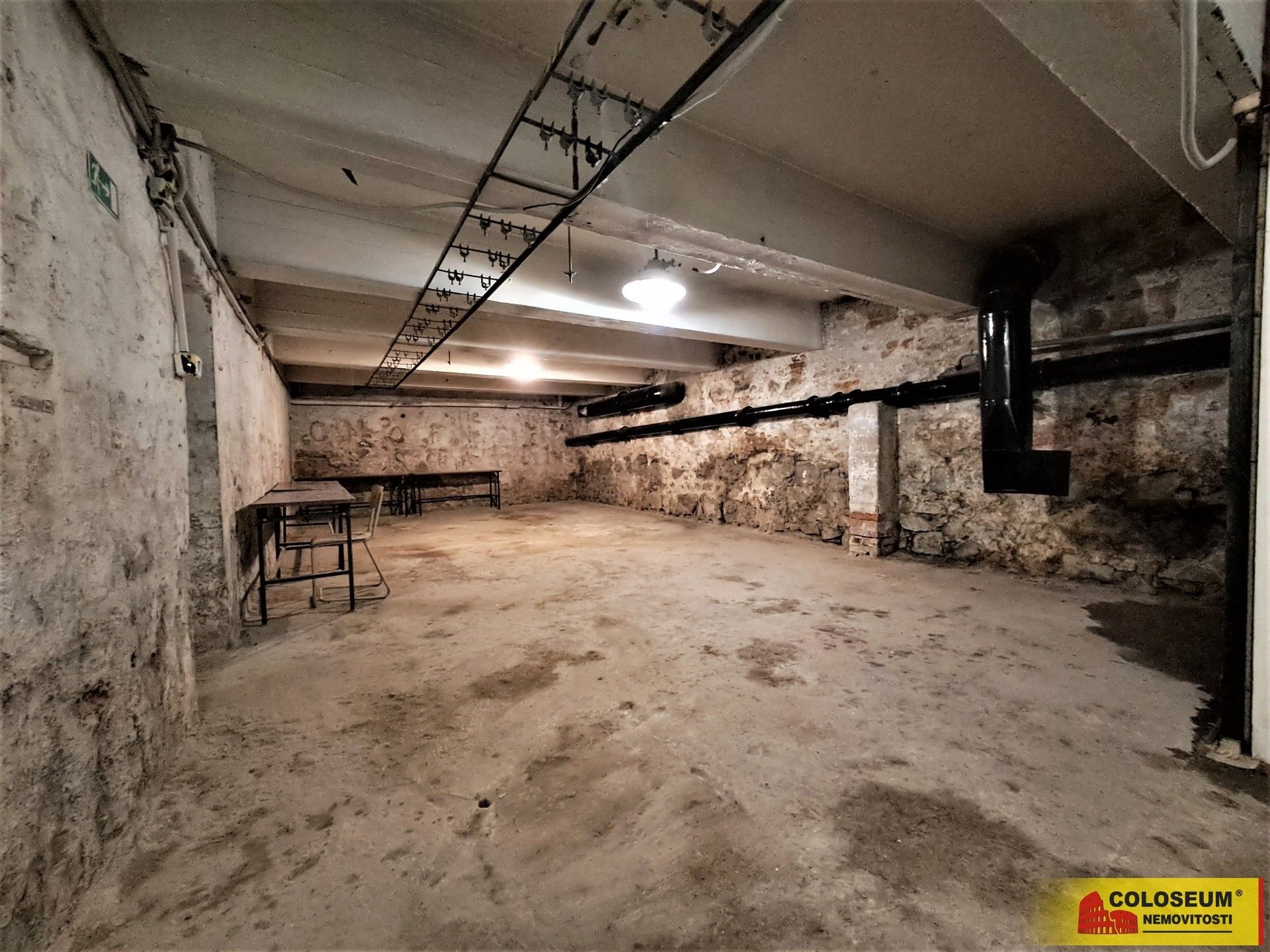 Pronájem sklad - Adamov, 162 m²