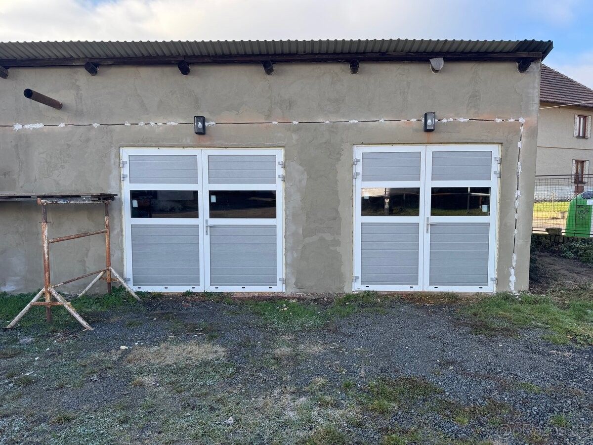 Garáže, Krupá, 270 09