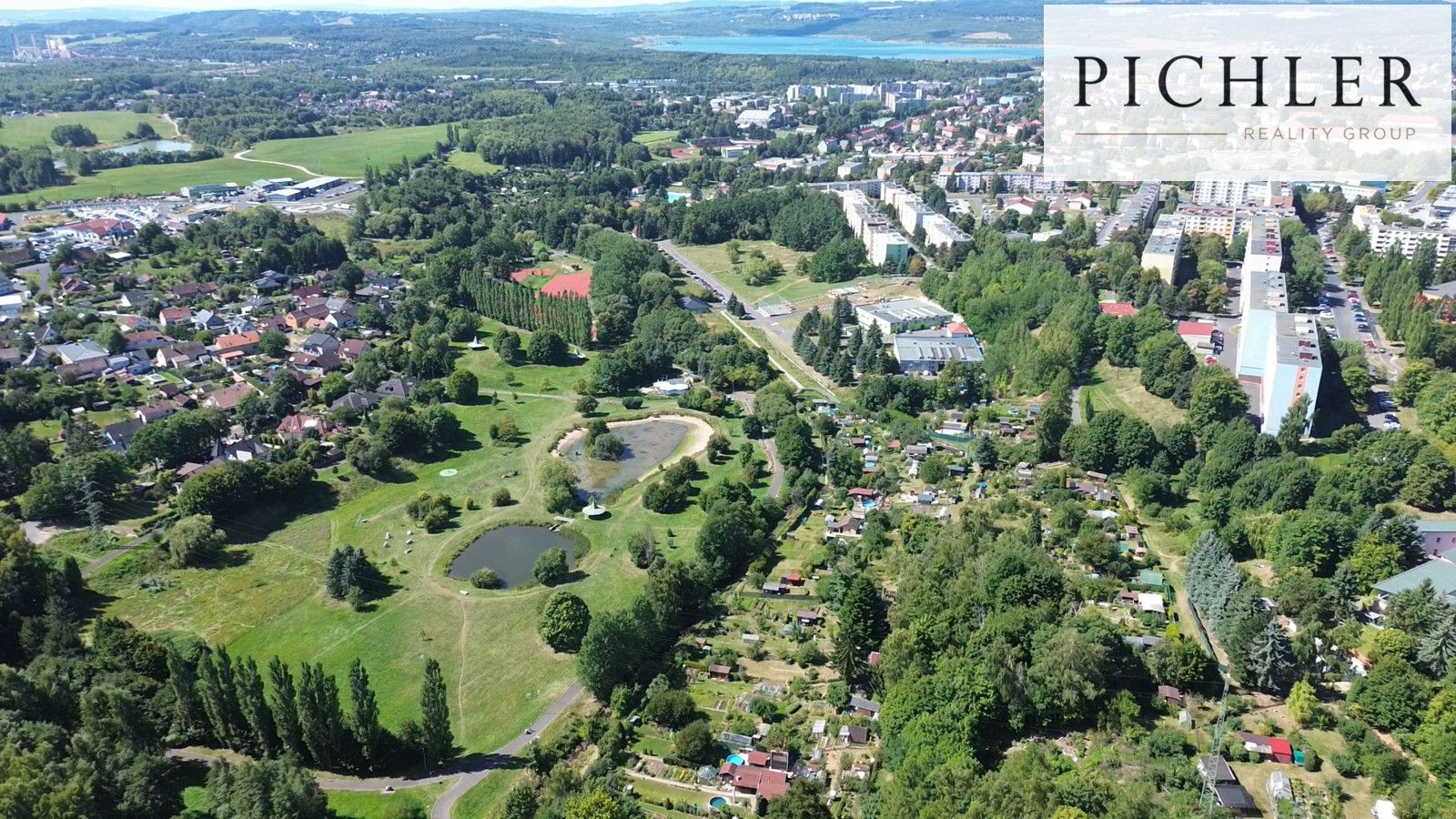 Zahrady, Sokolov, 594 m²