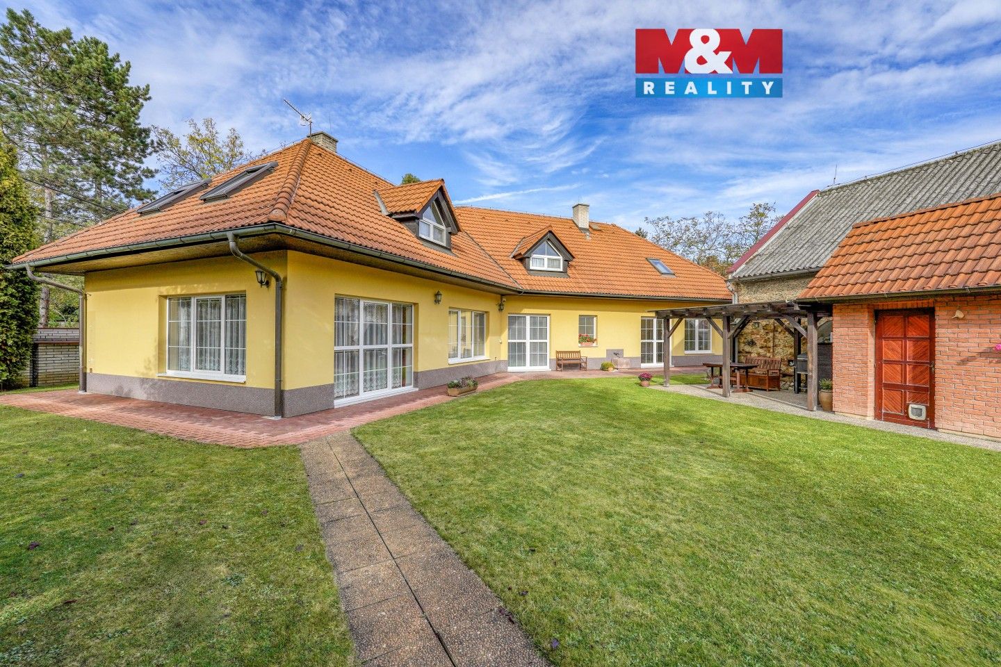 Rodinné domy, Na návsi, Veleň, 478 m²