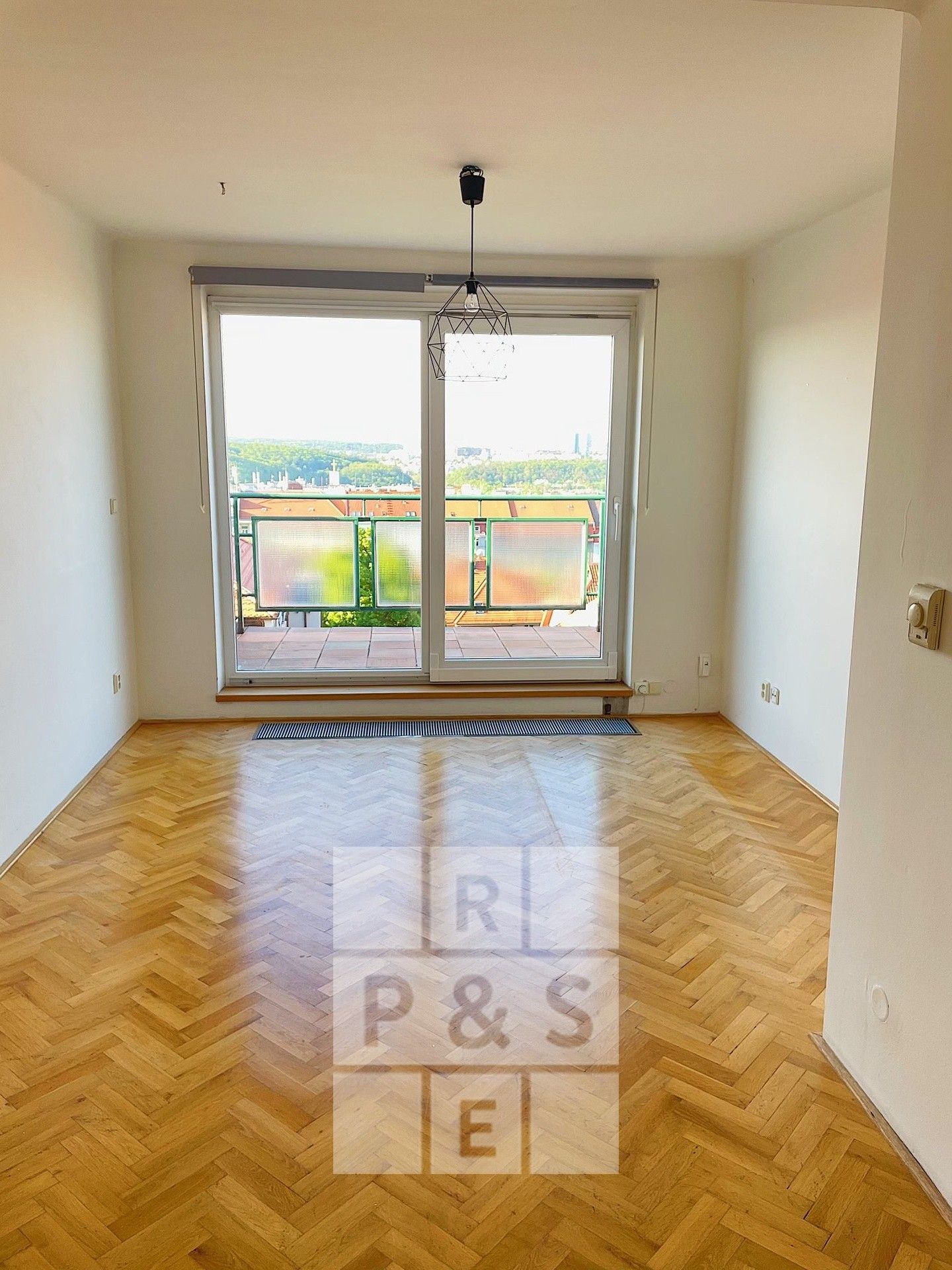 Pronájem byt 1+1 - Hradešínská, Praha, 49 m²