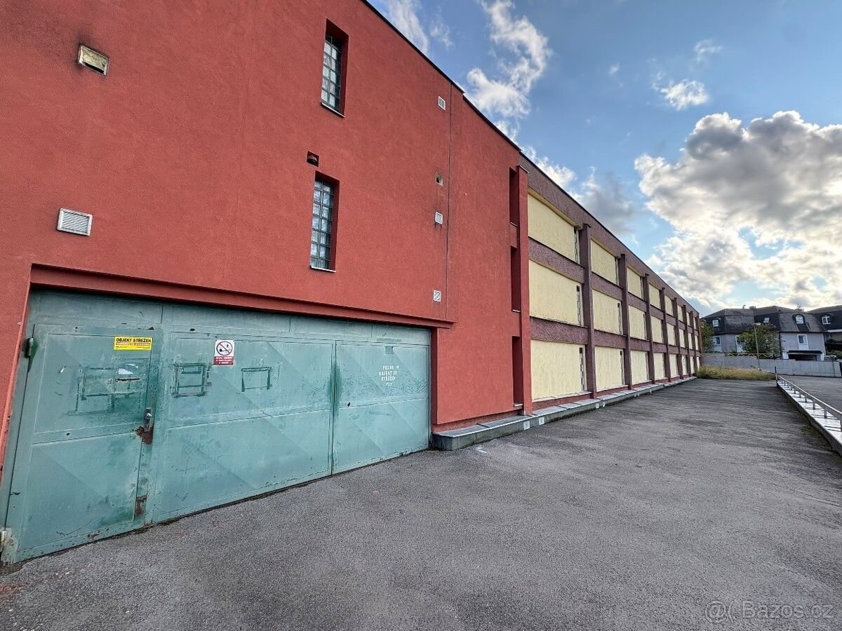 Garáže, Kladno, 272 01