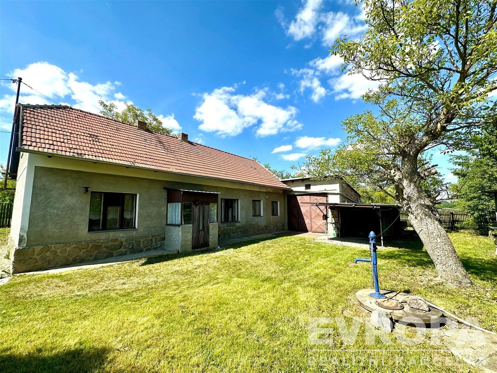 Rodinné domy, Buš, 163 m²