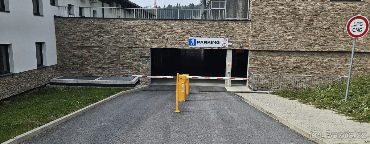 Garáže, Plzeň, 326 00