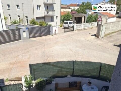 Byty, 987 66, Zahraničí