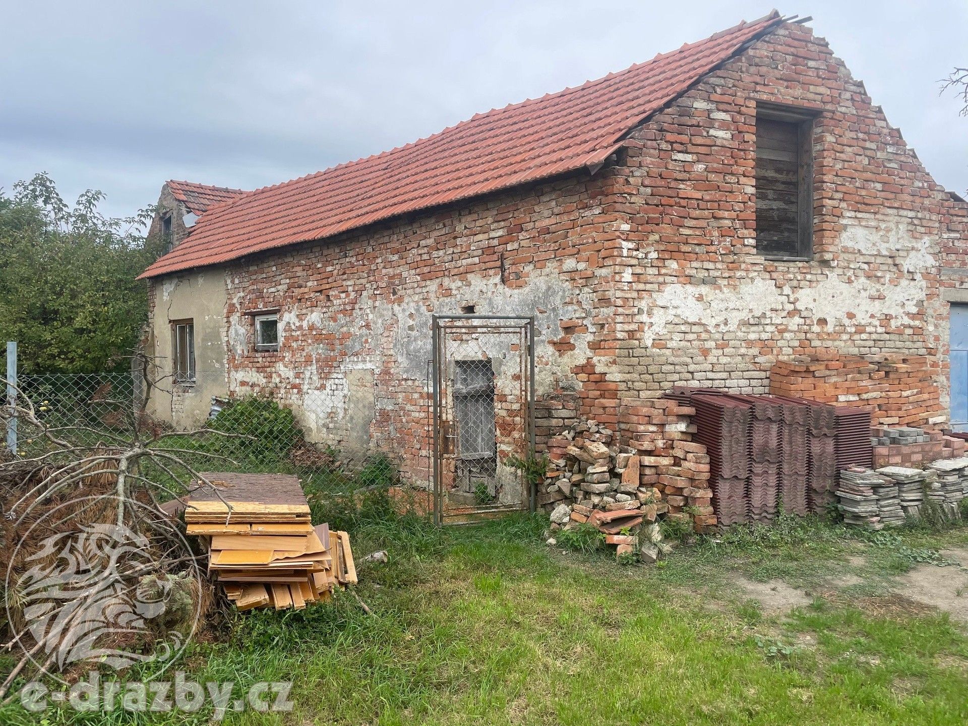 Prodej rodinný dům - Suchohrdly u Miroslavi, 60 m²