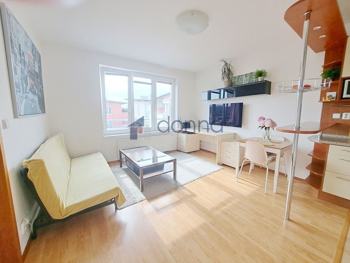 Pronájem byt 2+kk - Velenovského, Praha, 44 m²