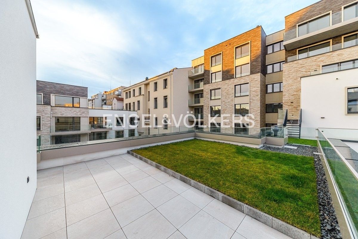 3+kk, U průhonu, Praha, 75 m²