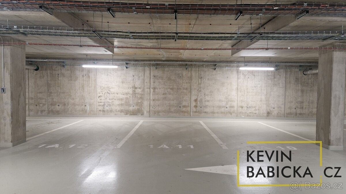 Garáže, Brno, 613 00