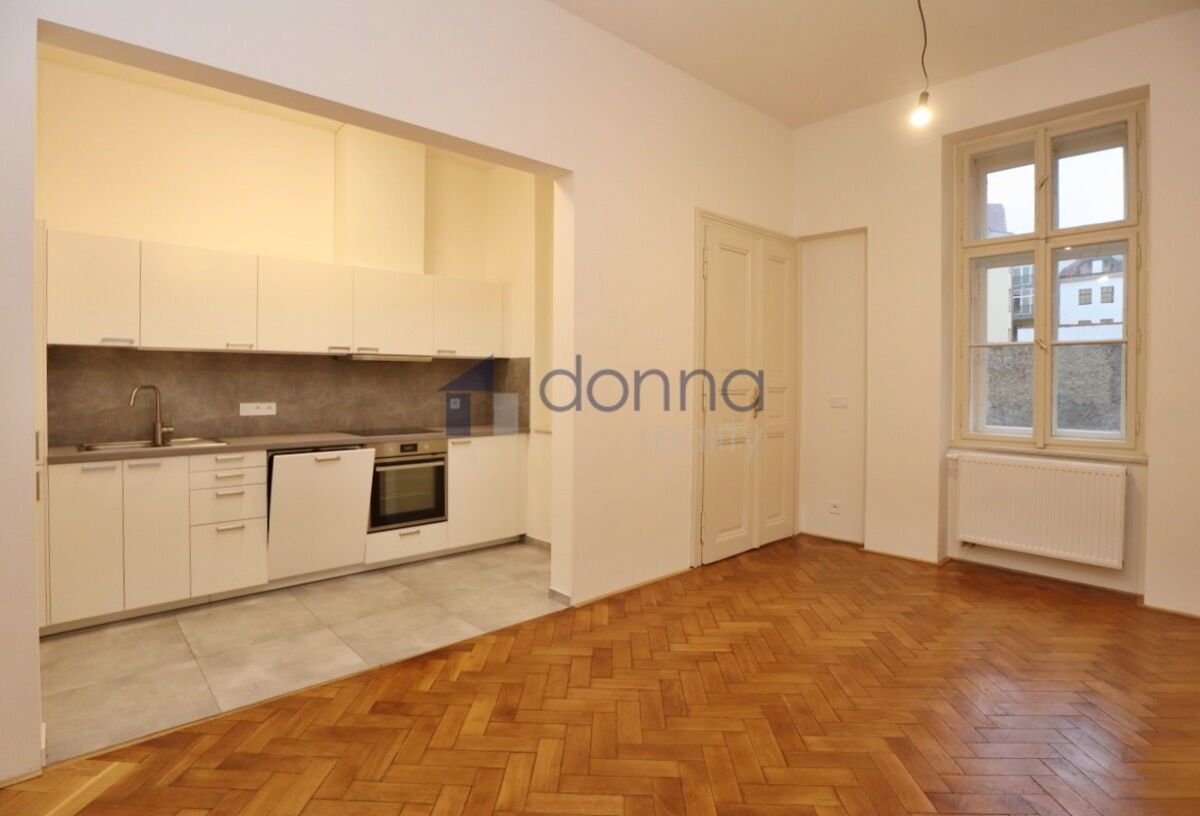 2+kk, Rumunská, Praha, 60 m²