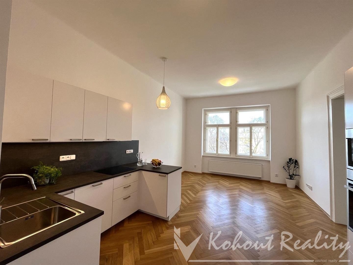 3+kk, Varšavská, Praha, 79 m²